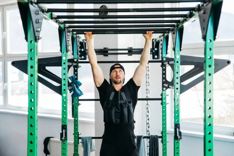 How to Do Weighted Calisthenics Pullups Without Getting Hurt?
